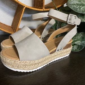 NWOT Grey Soda Espadrille Platform